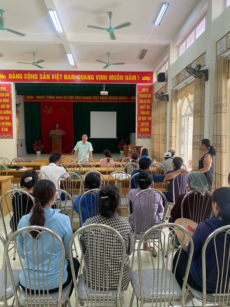 Xã Thượng Mỗ ra quân tổng vệ sinh môi trường, diệt loăng quăng, bọ gậy phòng chống sốt xuất huyết